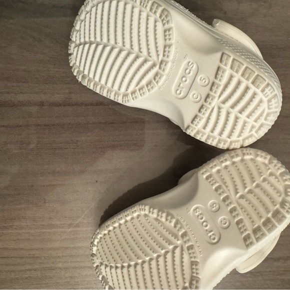 Baby crocs - white - size 5c - Picture 2 of 3